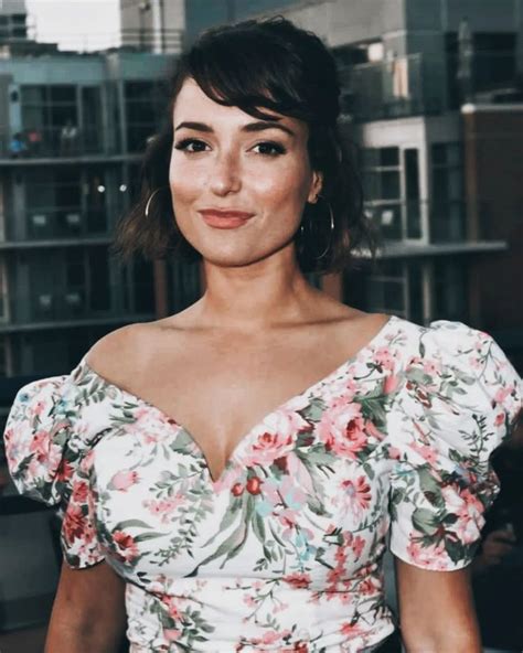 Milana Vayntrub (@mintmilana) • Instagram photos and videos